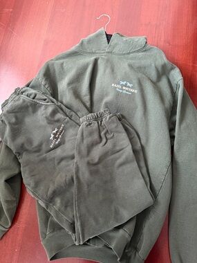 HAZE BOUTIQUE Green Sweatshirt & Sweatpants Set